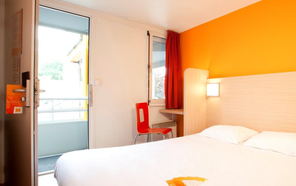 Premiere Classe Valenciennes Ouest Petite Foret Esterno foto