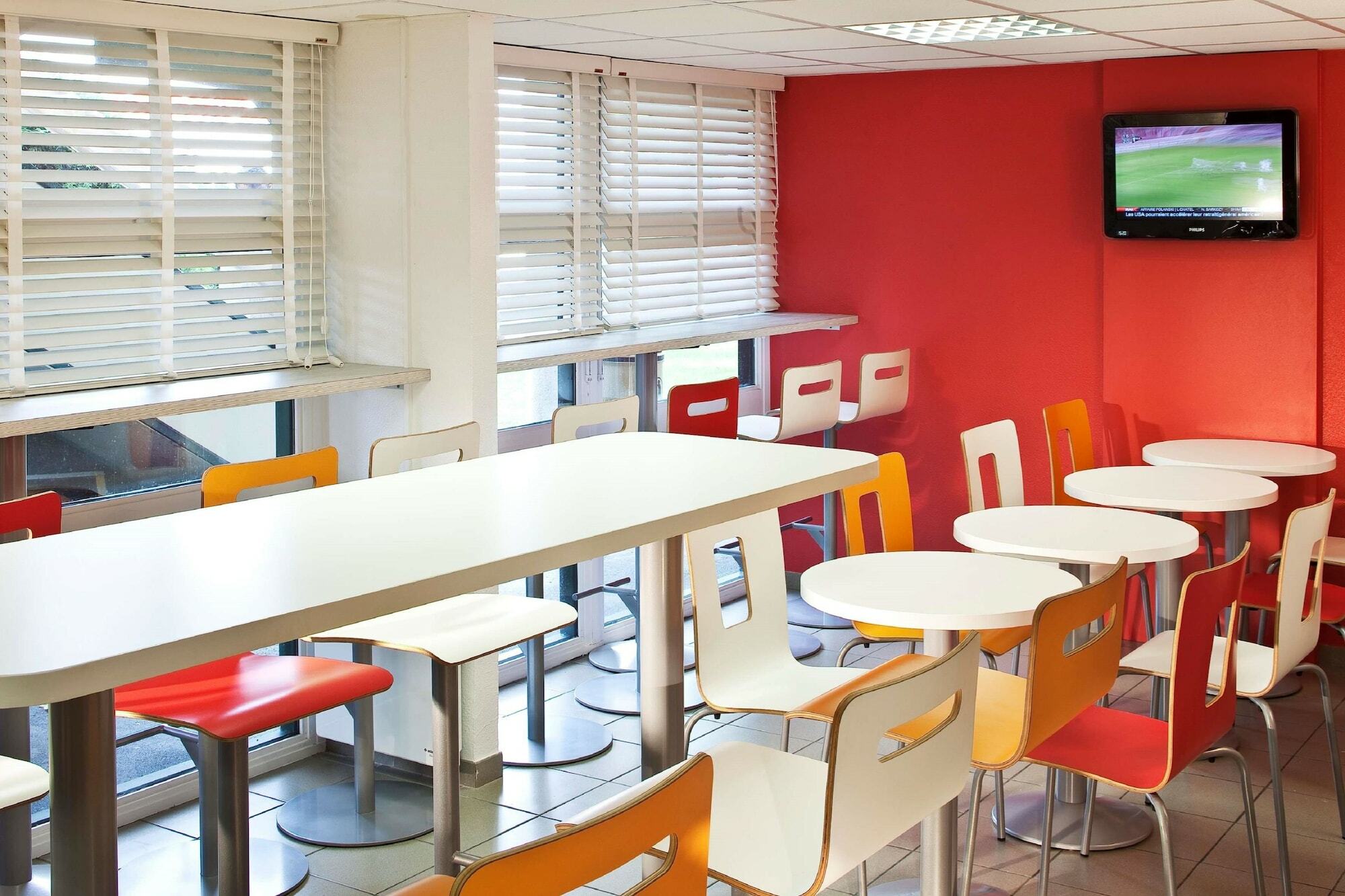 Premiere Classe Valenciennes Ouest Petite Foret Esterno foto